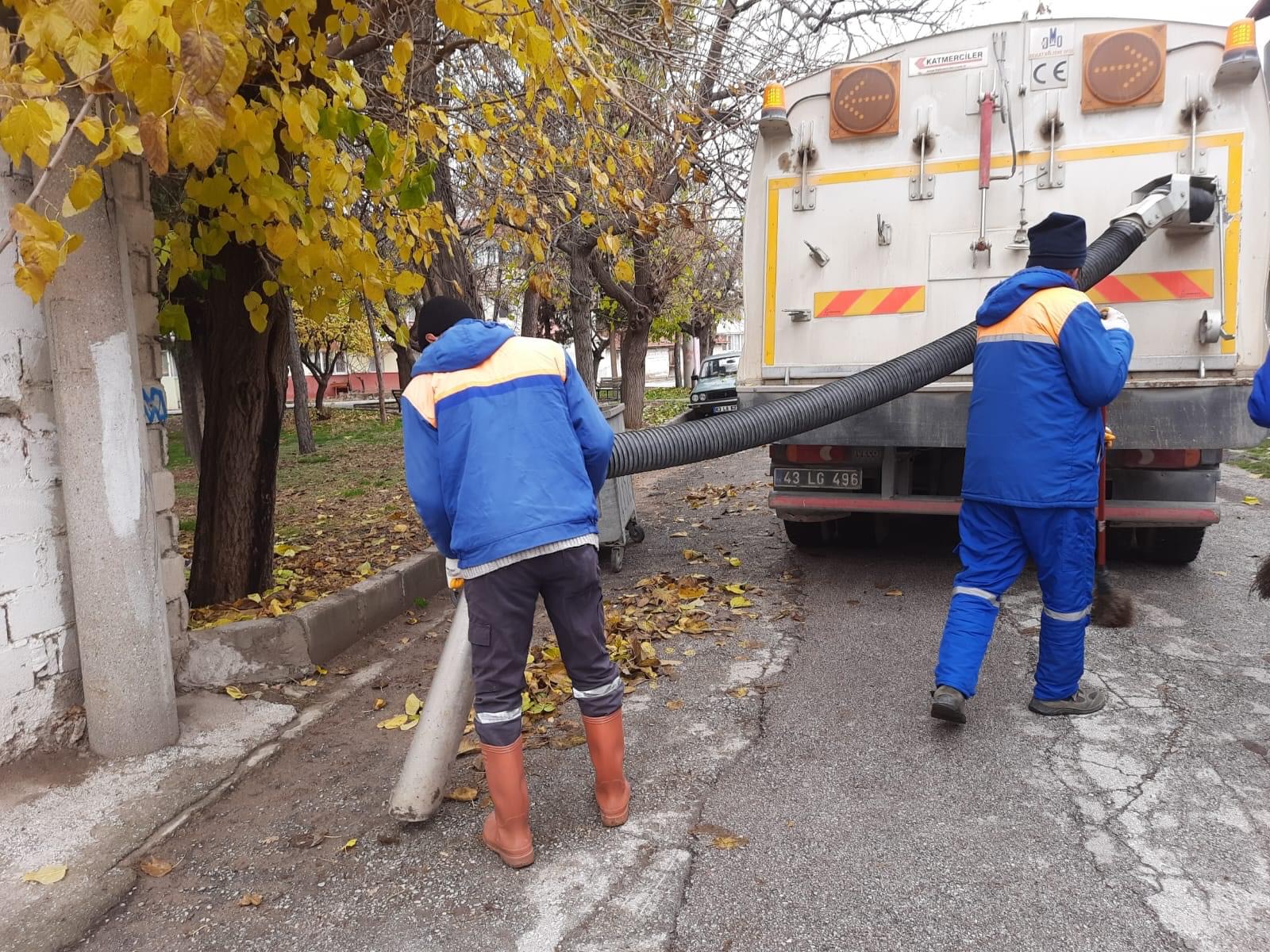 GEDİZ’DE TEMİZLİK ÇALIŞMALARI ARALIKSIZ DEVAM EDİYOR
