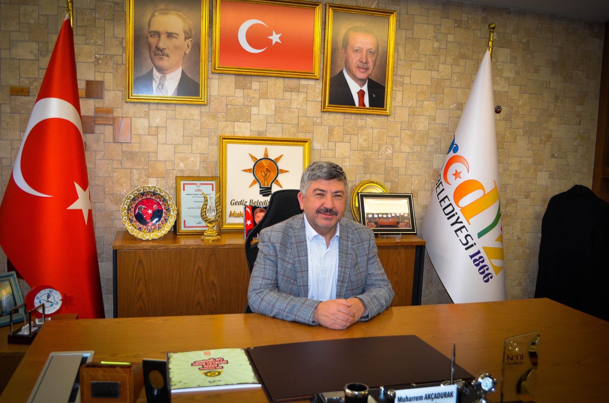 Gediz Belediye Başkanı Muharrem Akçadurak yeni yıl mesajı yayınladı.