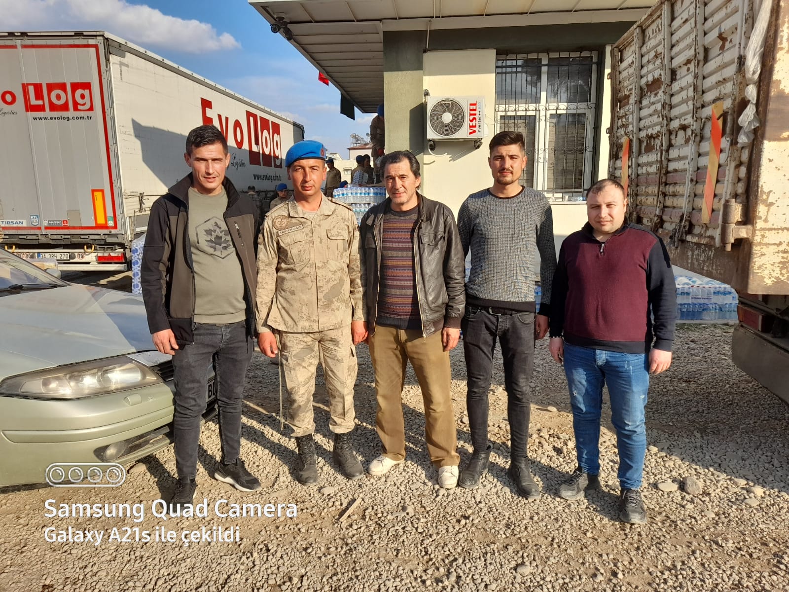 Erdoğmuş Köyünden Depremzedelere Yardım Kamyonu