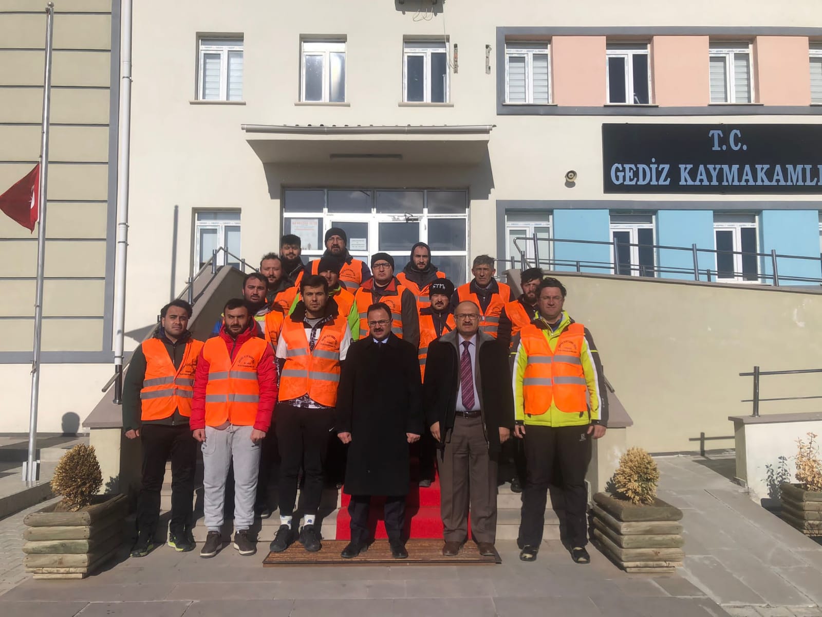 GEDİZ KAYMAKAMLIĞINDAN ARAMA KURTARMA EKİBİ HATAY’A YOLA ÇIKTI