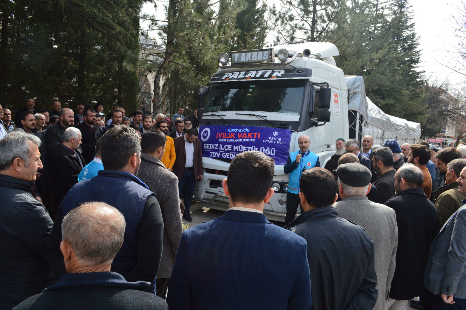 Gediz Müftülüğünce toplanan yardımlar Hatay’a gönderildi