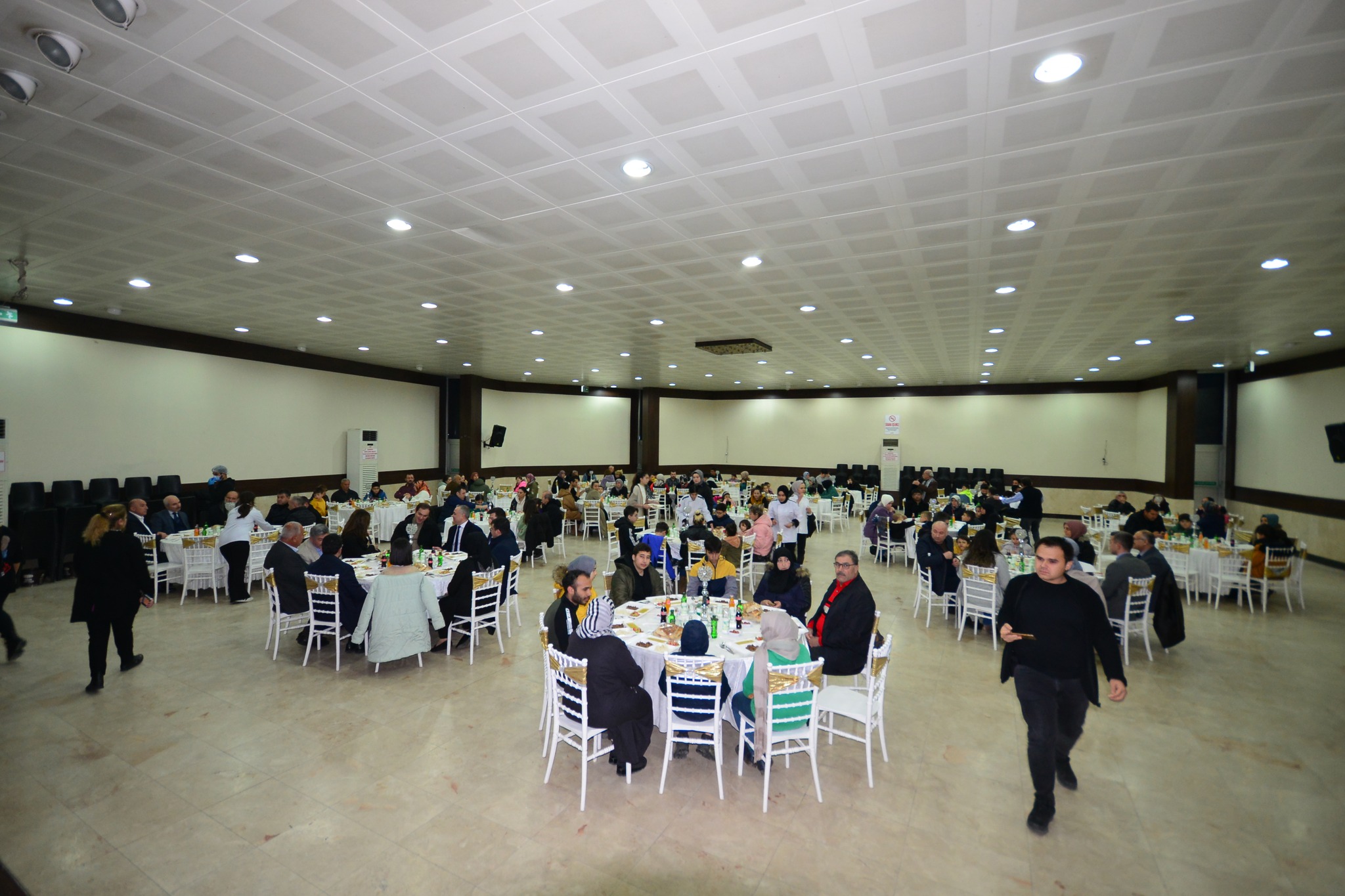 GEDİZ’DE DEPREMZEDE AİLELERLE İFTAR YEMEĞİNDE BULUŞTU