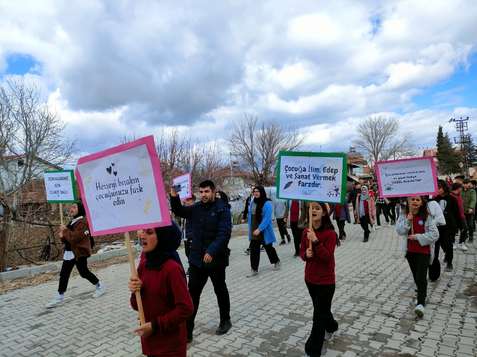 Gölcük Ortaokulu Öğrencileri Velilere Seslendi