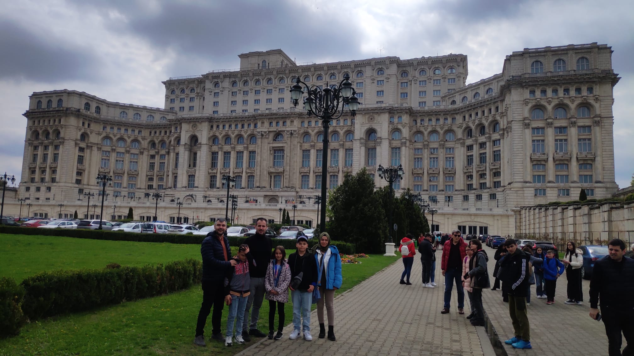 Gediz Altınkent Ortaokulu’nun Erasmus proje ekibi Romanya’dan döndü