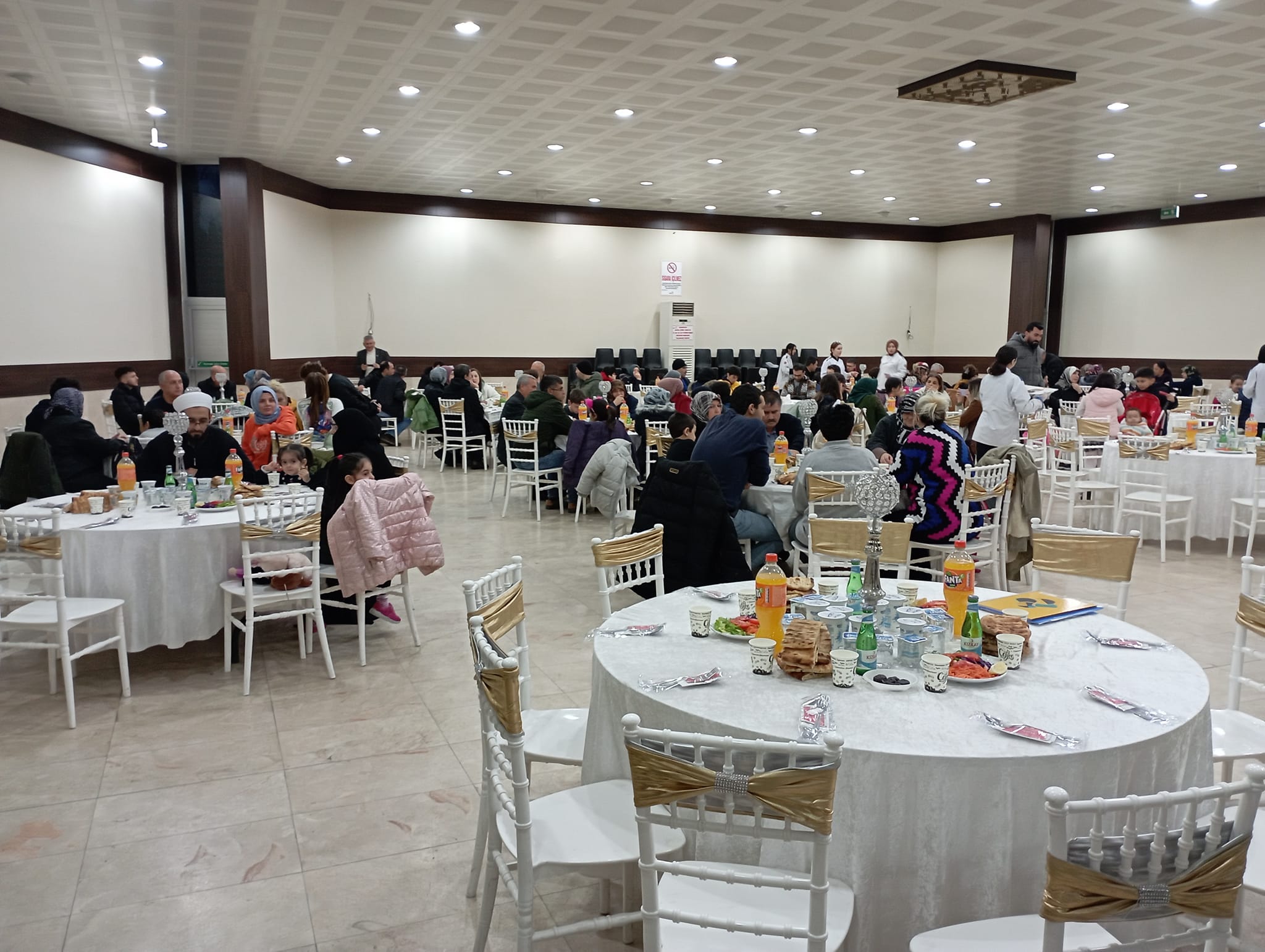 GEDİZ’DE DEPREMZEDE AİLELER İFTARDA BULUŞTU