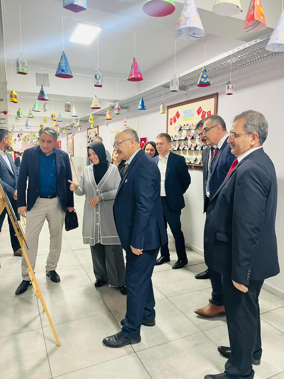 GEDİZ KURTULUŞ İLKOKULUNDA RESİM SERGİSİ