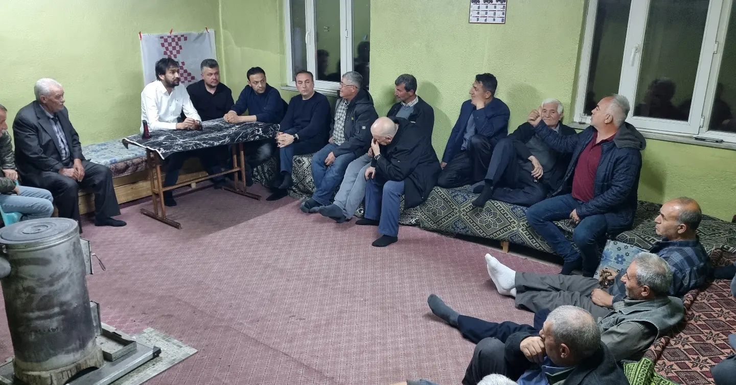 AK PARTİ GEDİZ İLÇE TEŞKİLATI KÖY ZİYARETLERİNE DEVAM EDİYOR