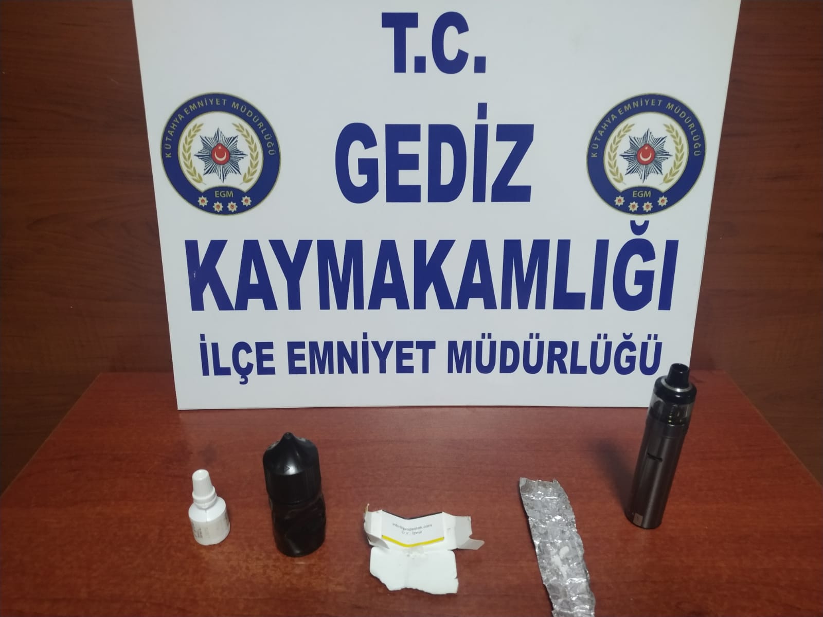 GEDİZ POLİSİ UYUŞTURUCUYA GÖZ AÇTIRMIYOR
