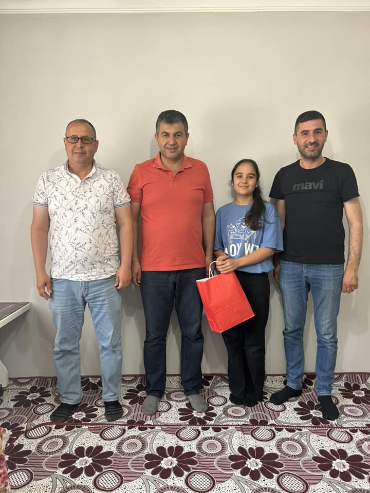 MHP GEDİZ İLÇE BAŞKANI NECDET AKEL LGS İLÇE BİRİNCİSİNİ ZİYARET ETTİ