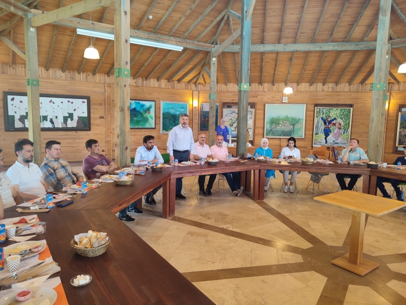 BAŞKAN AKÇADURAK BAŞARILI ÖĞRENCİLERİ ÖDÜLLENDİRDİ