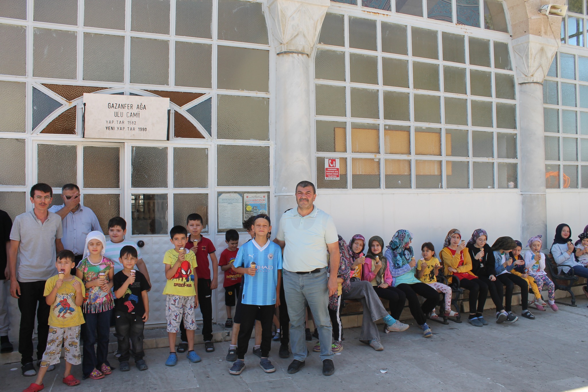BELEDİYE BAŞKANI MUSTAFA ARSLAN’DAN KUR’AN KURSU ÖĞRENCİLERİNE DONDURMA İKRAMI