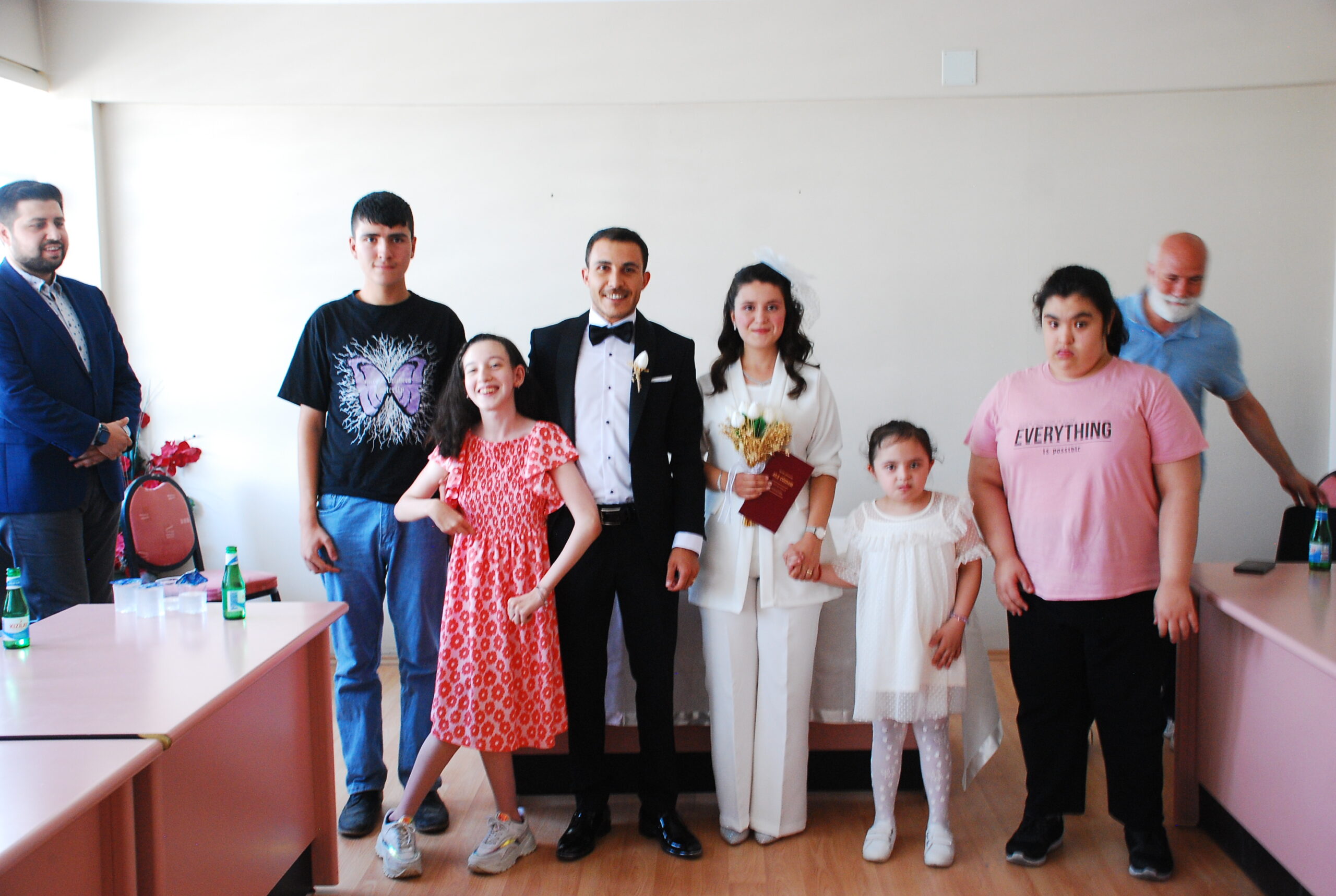 ÖZEL ÖĞRENCİLER ÖĞRETMENLERİNİ MUTLU GÜNLERİNDE YALNIZ BIRAKMADILAR