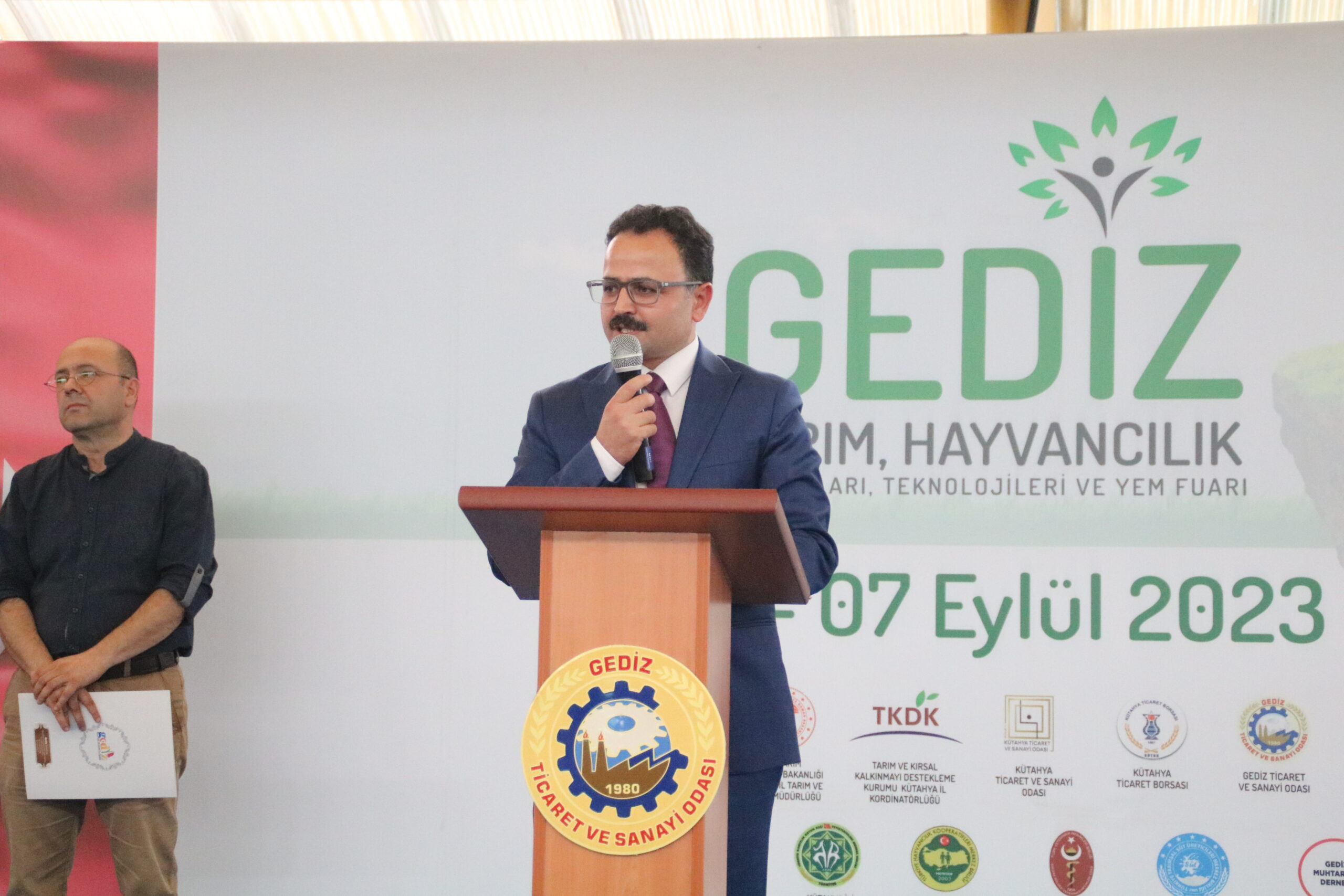 GEDİZ KAYMAKAMI HAKAN ALKAN, TARIM VE HAYVANCILIK SEKTÖRÜ YAŞAMIN SÜRDÜRÜLMESİ BAKIMINDA ZORUNLU BİR SEKTÖR