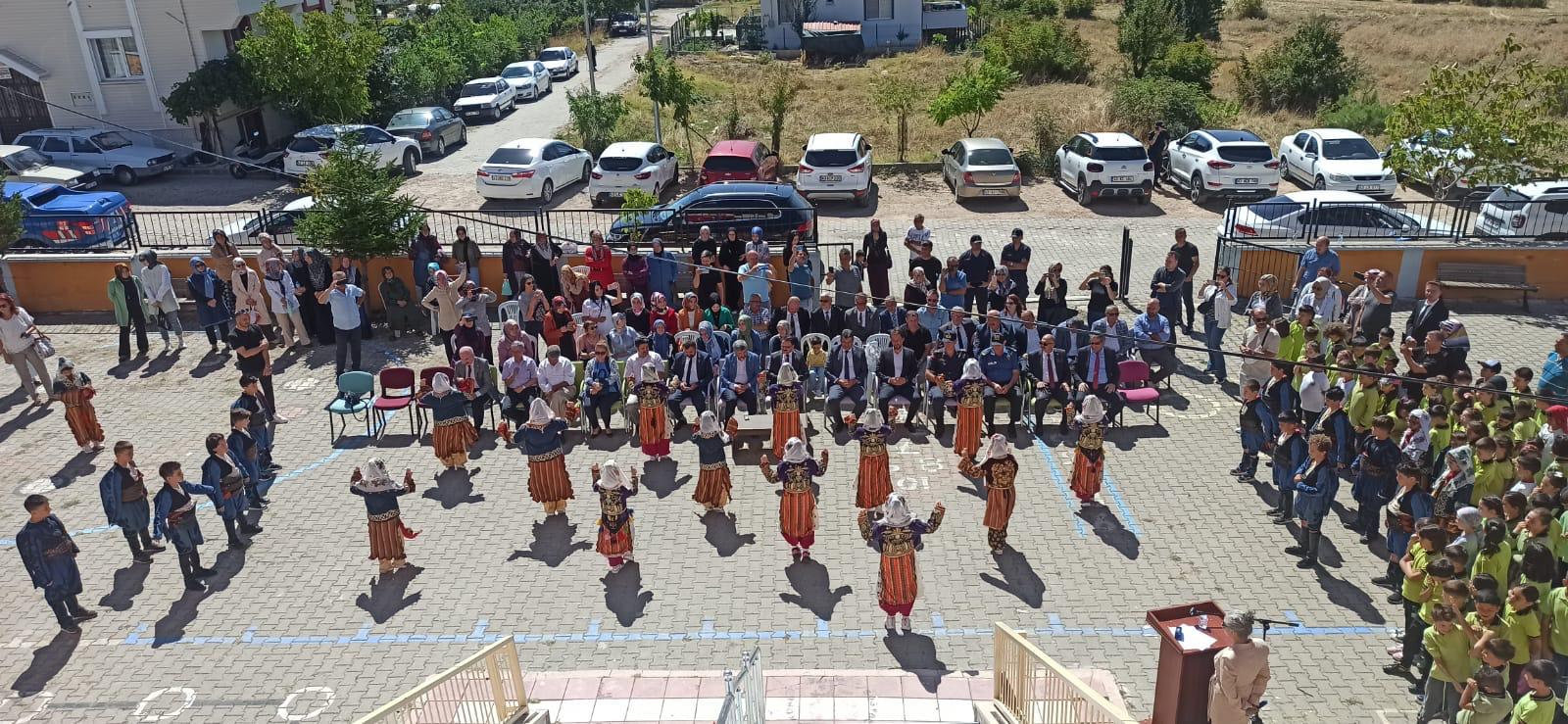 GEDİZ’DE İLKÖĞRETİM HAFTASI KUTLAMA PROGRAMI DÜZENLENDİ