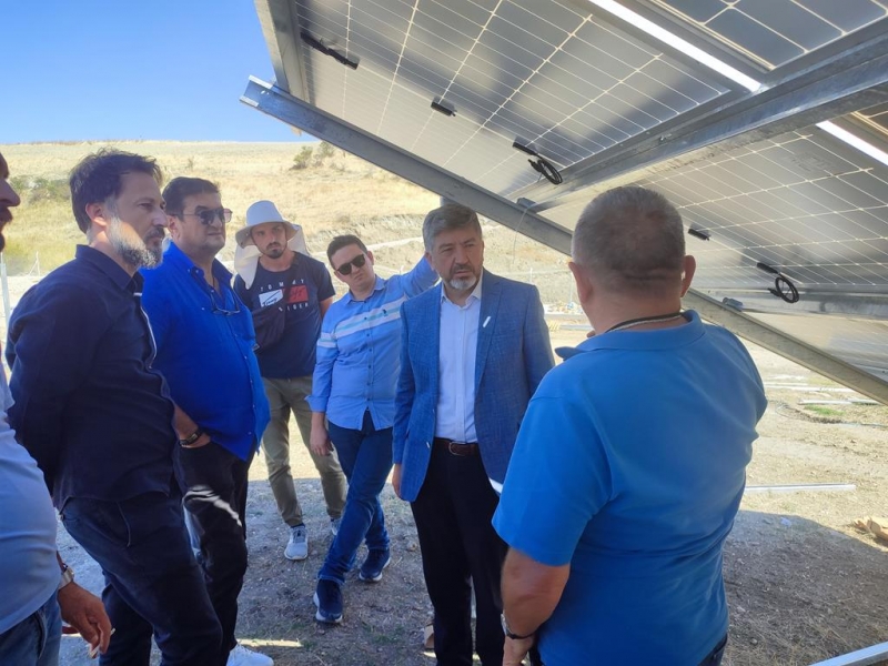 BAŞKAN AKÇADURAK’TAN, GÜNEŞ ENERJİ SANTRALİ’NDE İNCELEME