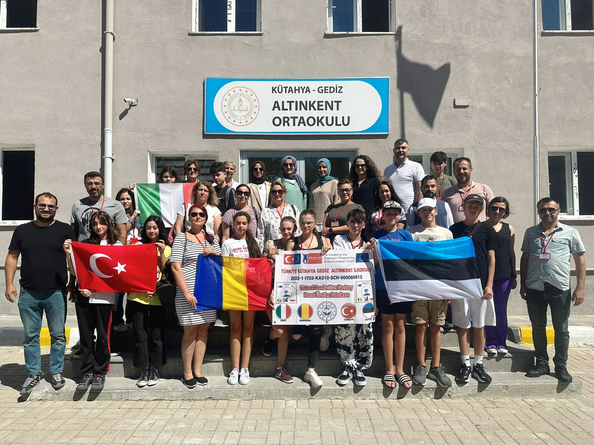 GEDİZ ALTINKENT ORTAOKULU ERASMUS PROJELERİNE HIZLI BAŞLADI