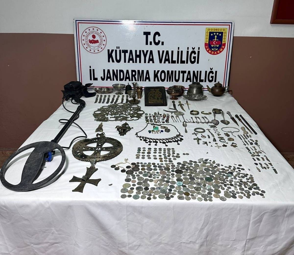 GEDİZ’DE TARİHİ ESER KAÇAKÇILARINA DARBE