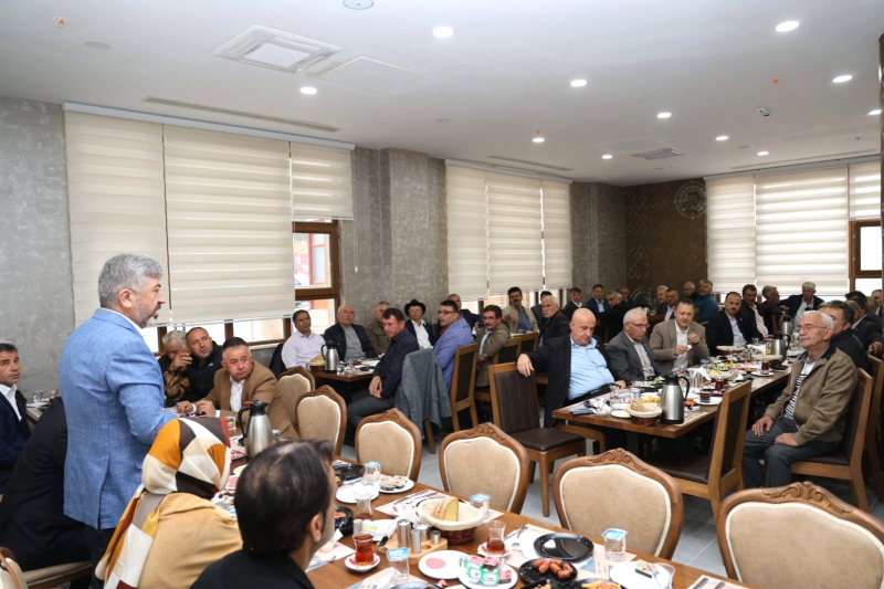 BAŞKAN AKÇADURAK MUHTARLARLA KAHVALTIDA BULUŞTU