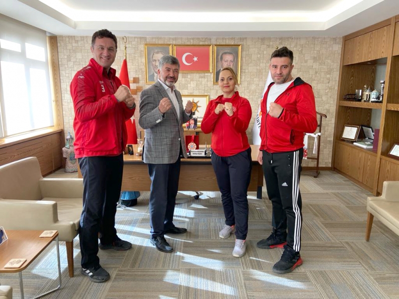 DÜNYA KİCK BOKS ŞAMPİYONUNDAN, BAŞKAN AKÇADURAK’A ZİYARET