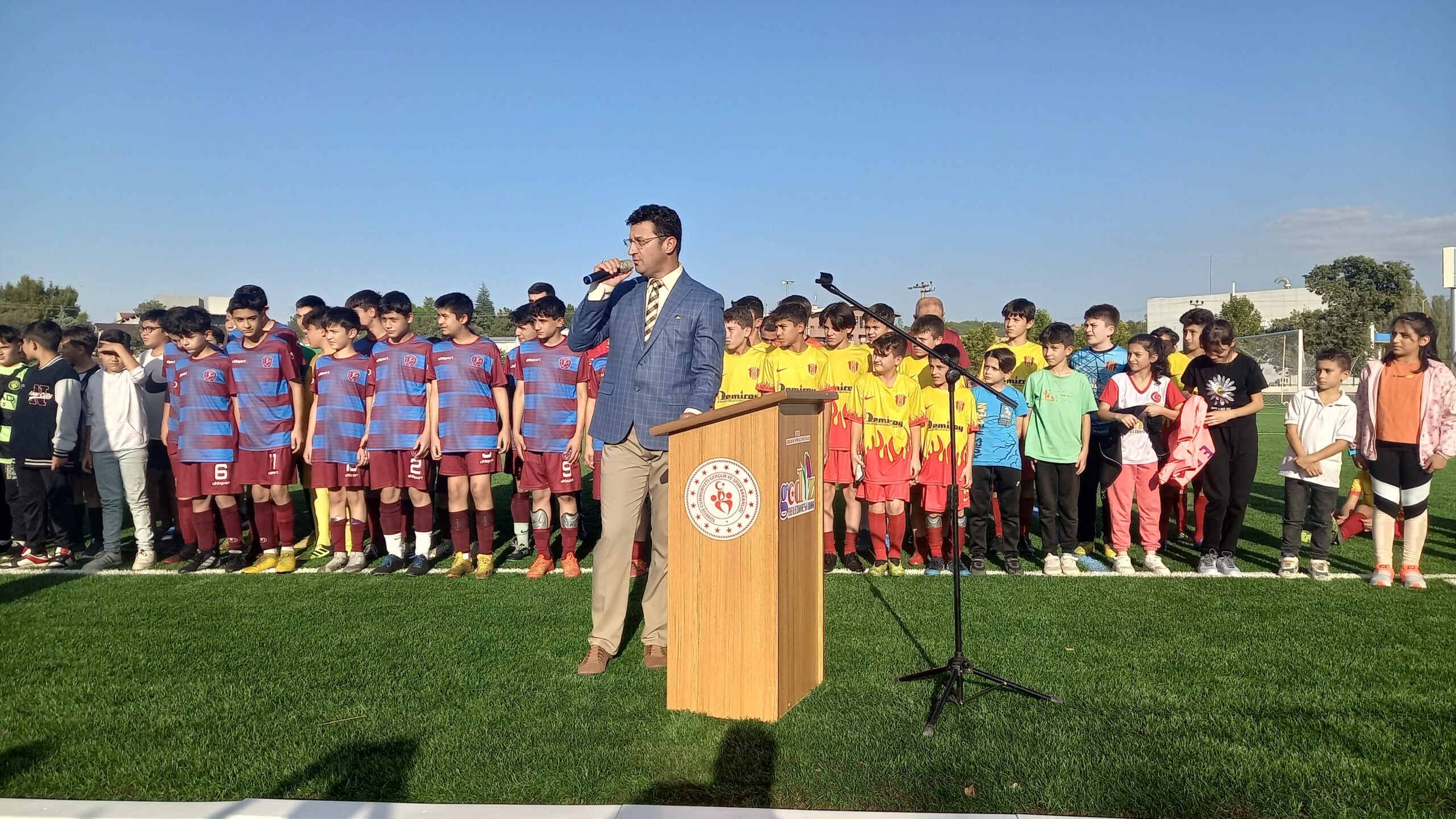 GEDİZ AMATÖR SPOR HAFTASI ETKİNLİKLERİ VE İLÇE STADININ YENİLENMESİ İLE TÖREN DÜZENLENDİ