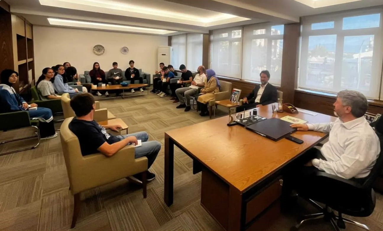 GEDİZ’DE BAŞARILI ÖĞRENCİLER ÖDÜLLENDİRİLDİ