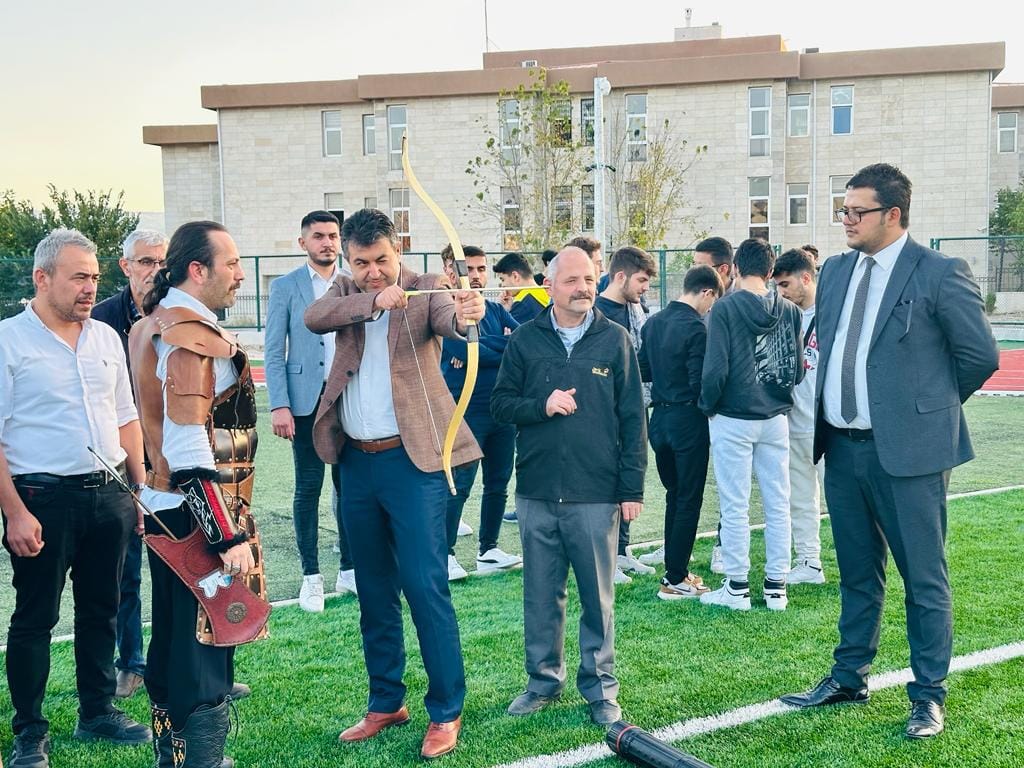 ÜNİVERSİTE ÖĞRENCİLERİ İÇİN GELENEKSEL TÜRK OKÇULUĞU SEMİNERİ