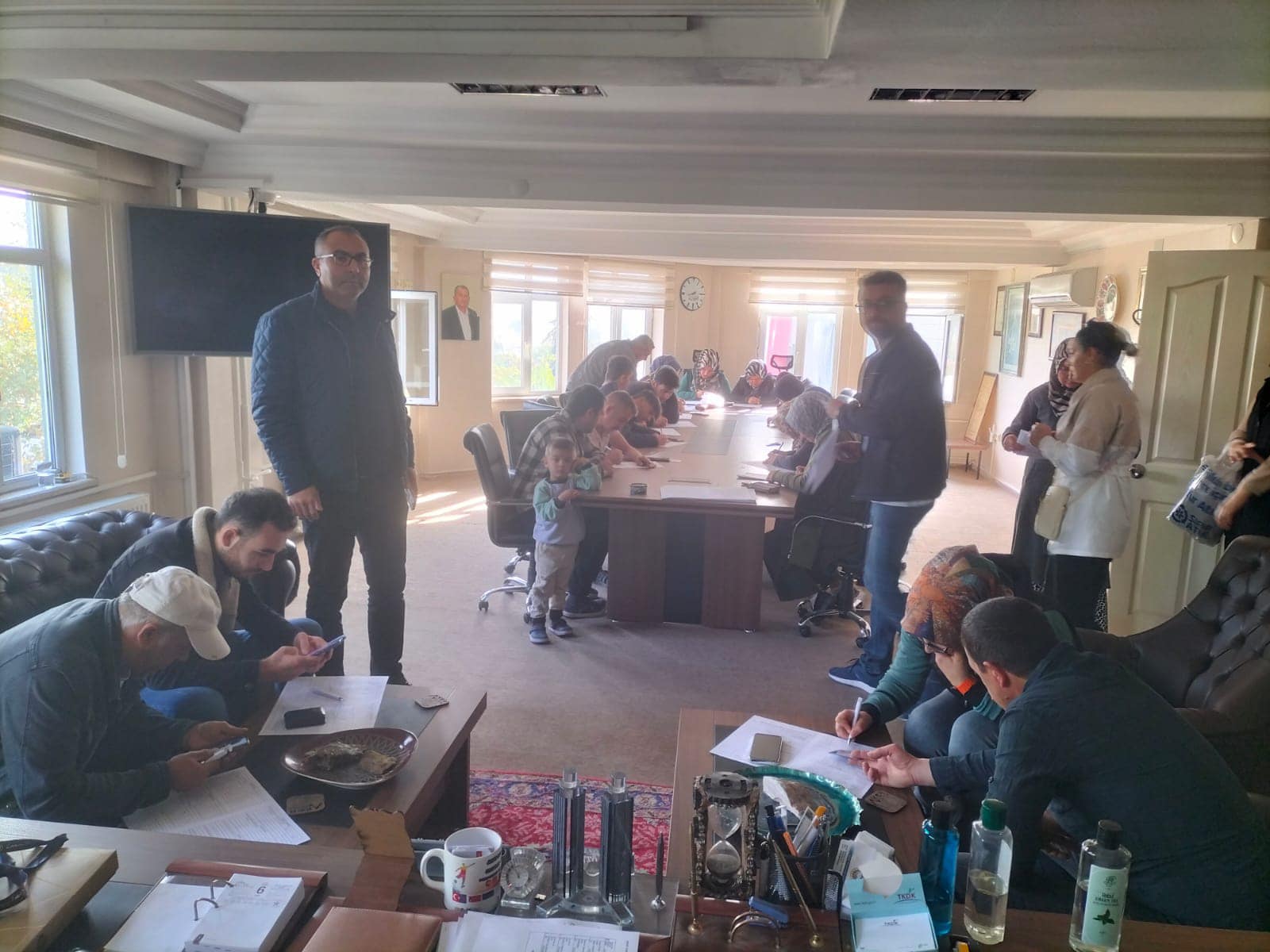 GEDİZ’DE FAALİYETE BAŞLAYACAK KABLO FİRMASINA BAŞVURU YOĞUNLUĞU