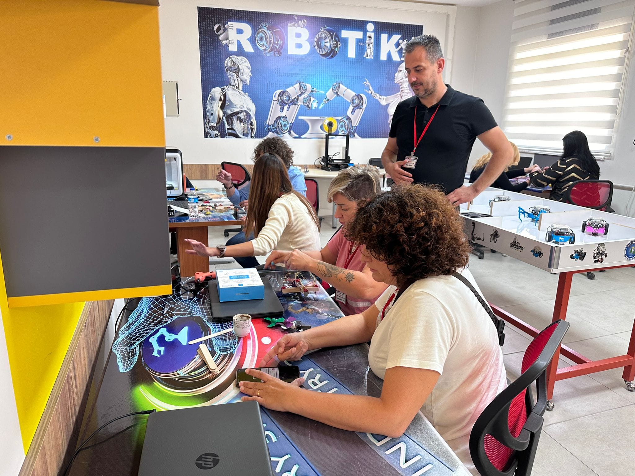 ALTINKENT ORTAOKULUNDA ERASMUS PROJELERİ BİTMİYOR