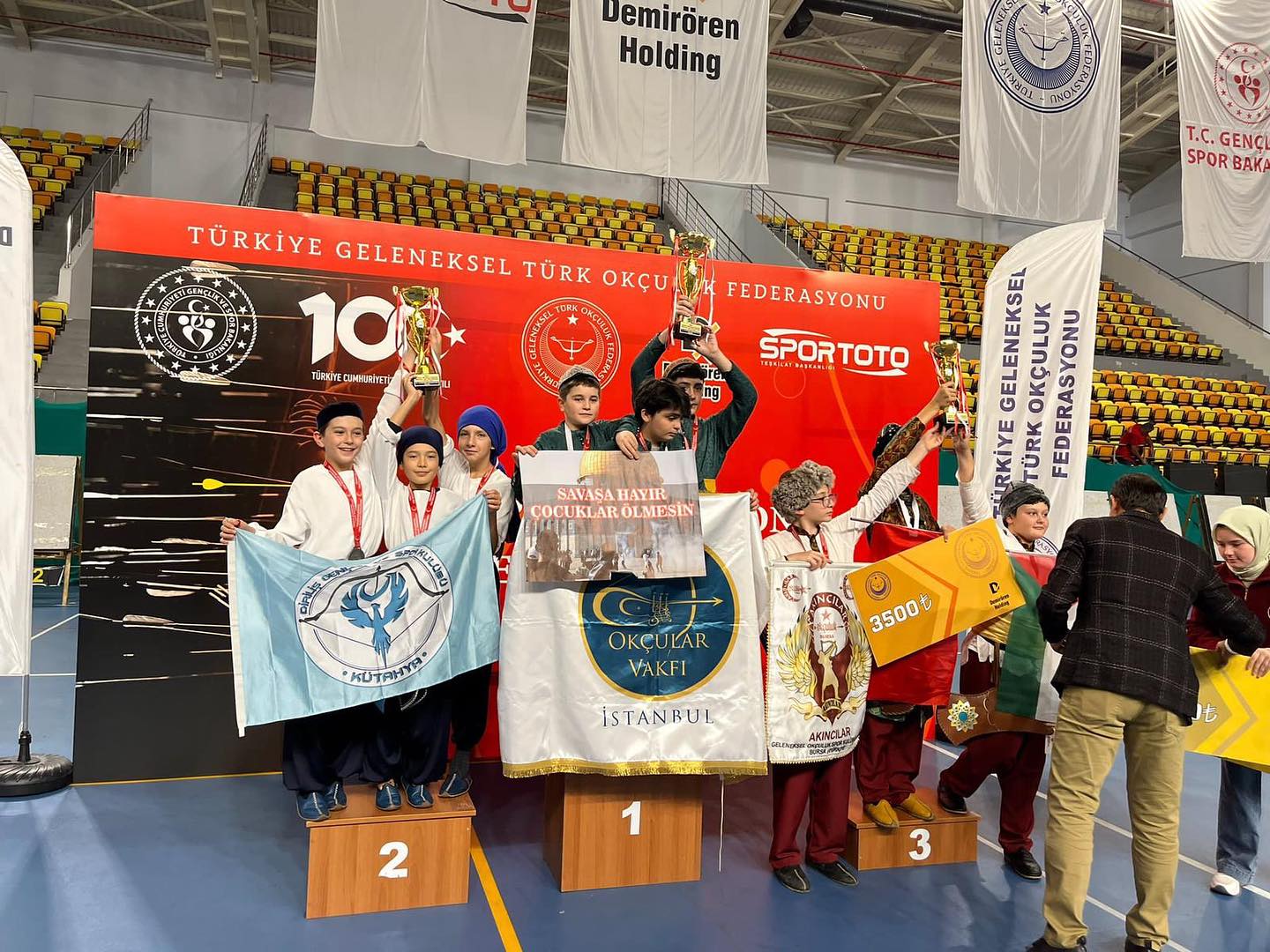 GEDİZ HALK EĞİTİM MERKEZİNDE AÇILAN KURSLAR SAYESİNDE BAŞARILAR GELMEYE DEVAM EDİYOR