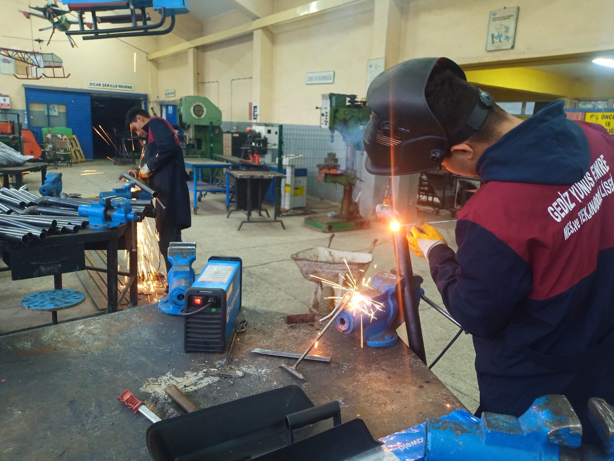 GEDİZ YUNUS EMRE PROJE MESLEK VE TEKNİK ANADOLU LİSESİ ÖĞRENCİLERİ  GEDİZ BELEDİYESİ İÇİN BANK ÜRETİYOR