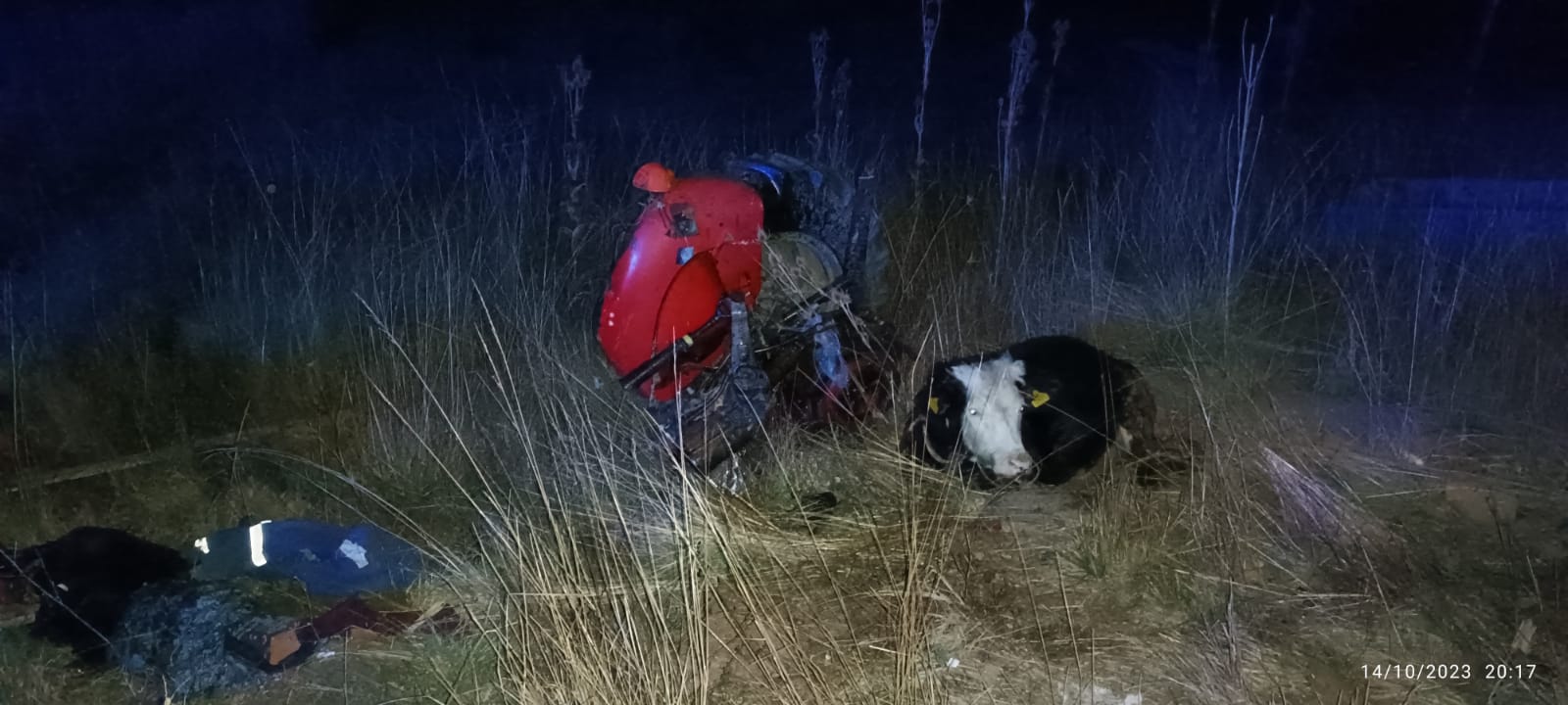 GEDİZ’DE TIR TRAKTÖRE ÇARPTI ; 2 ÖLÜ