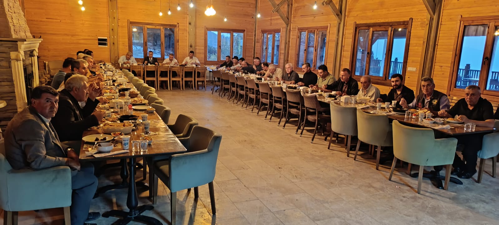 GEDİZ ORMAN İŞLETME MÜDÜRÜ İZZET AKGÜN KÖY MUHTARLARI İLE BİR ARAYA GELDİ