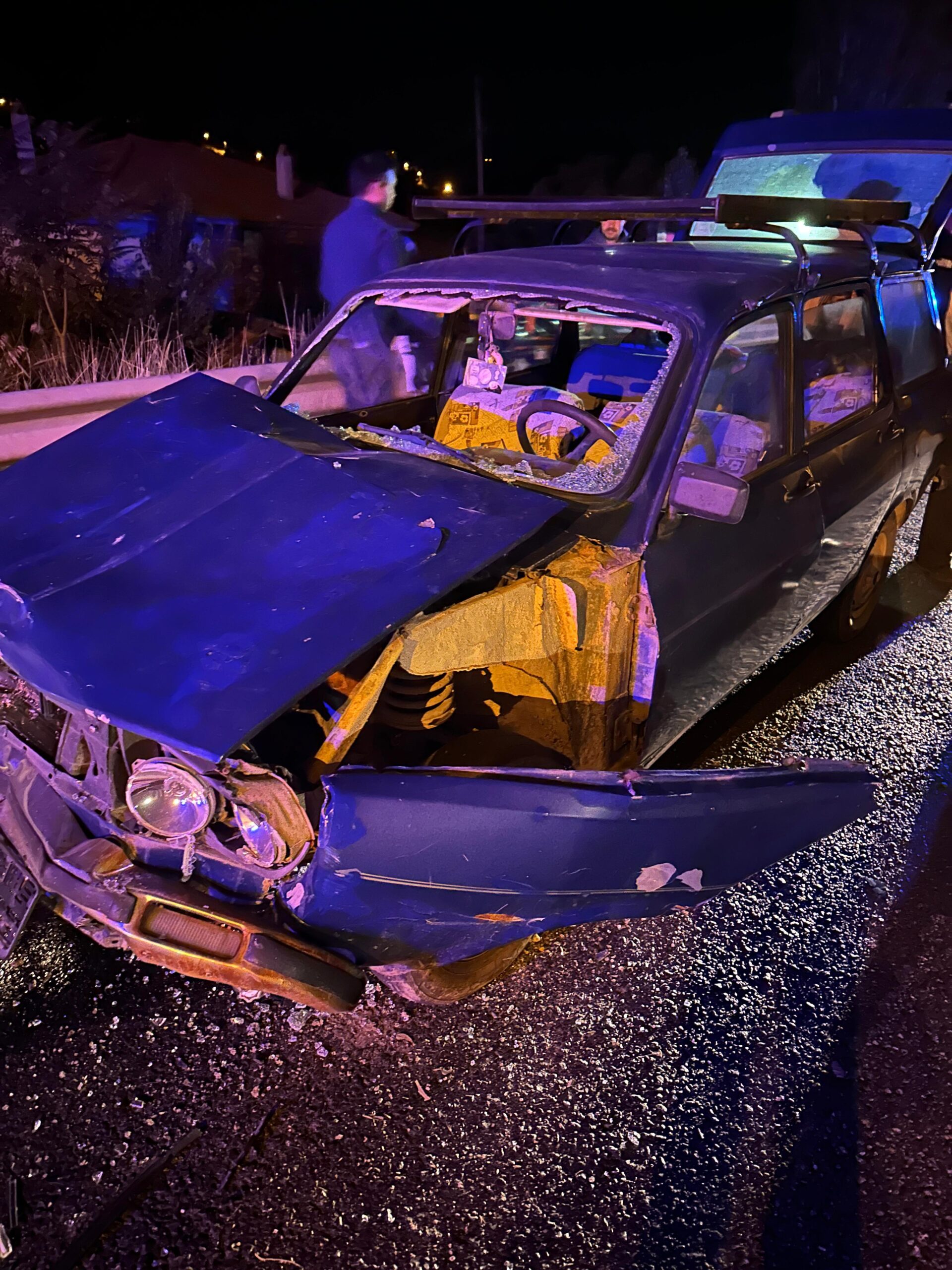 GEDİZ’DE KIRMIZI IŞIKTA KAZA, 2 YARALI