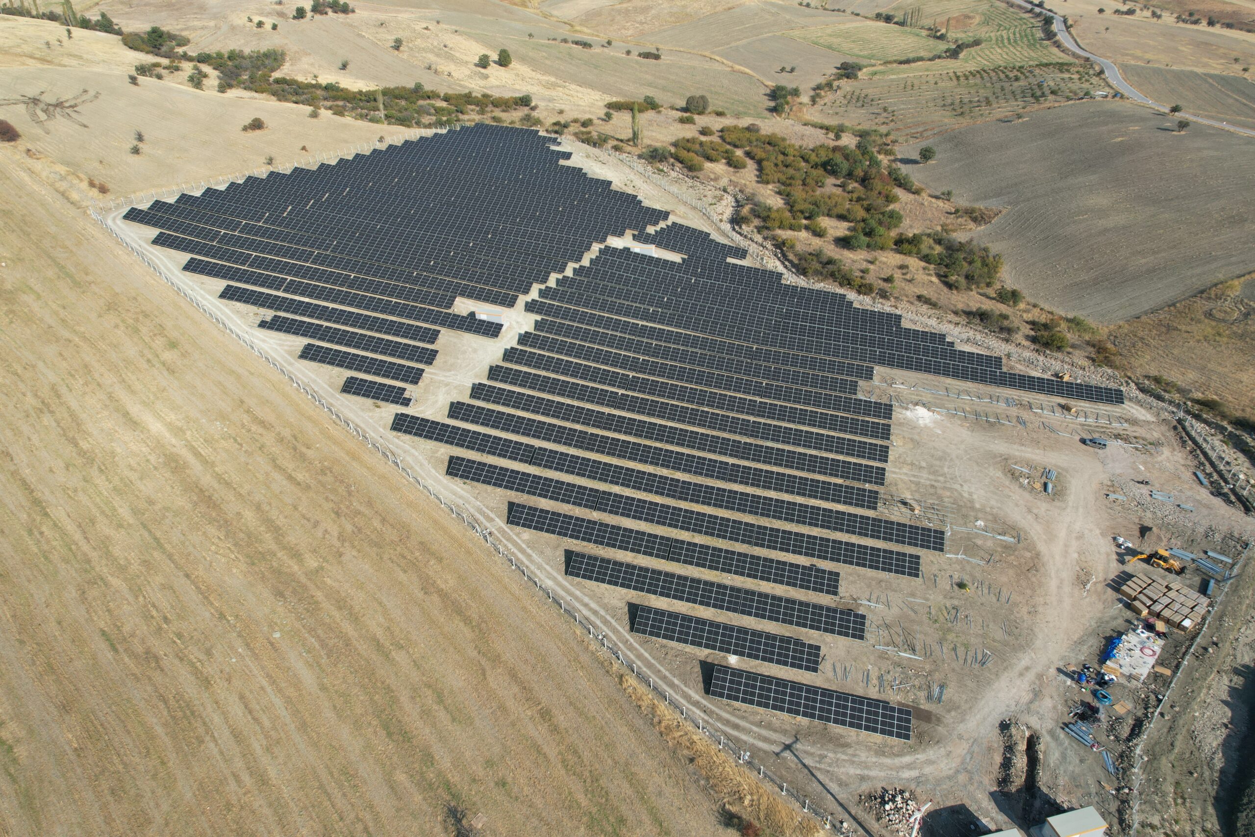 GEDİZ’DE BELEDİYEYE AİT GÜNEŞ ENERJİ SANTRALİNDE SONA GELİNDİ