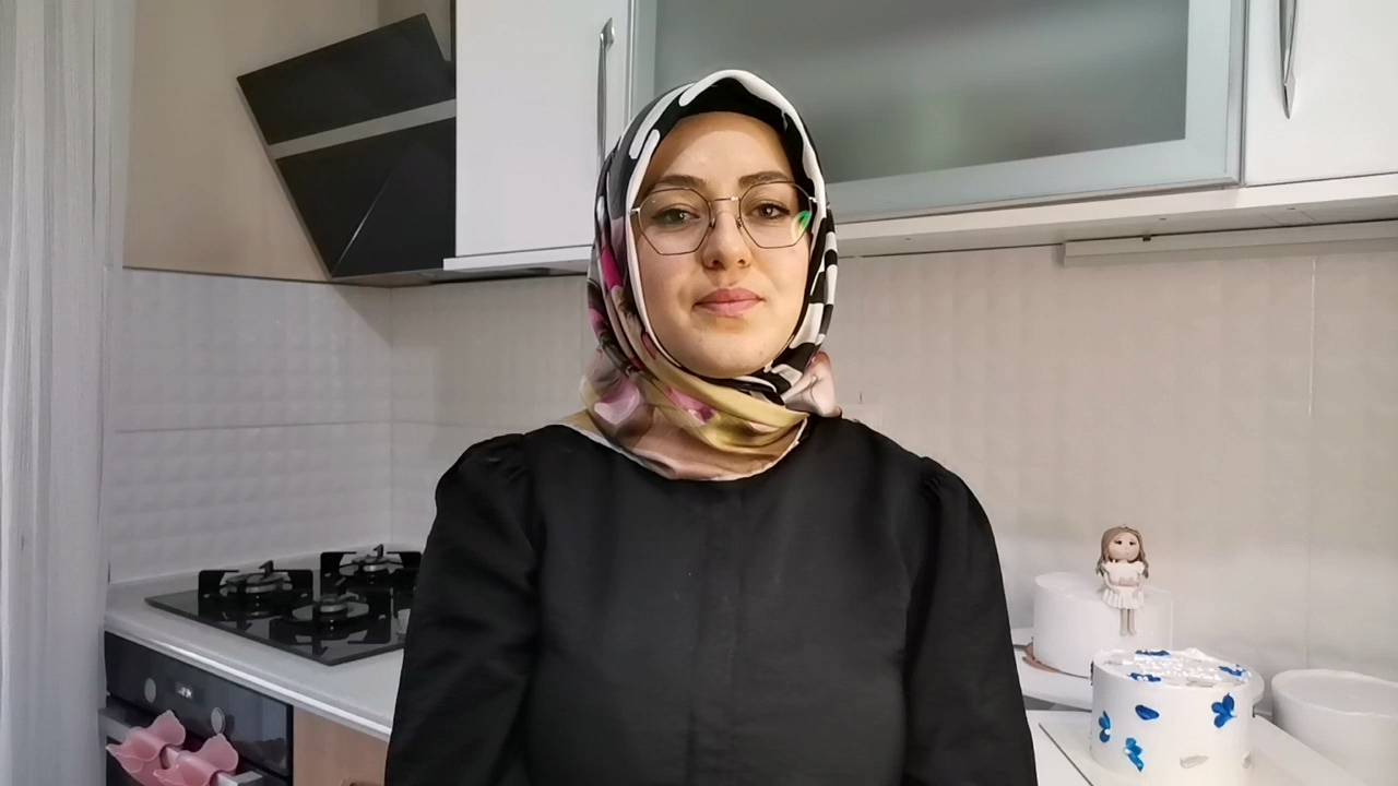 HOBİ OLARAK BAŞLADIĞI PASTACILIĞI MESLEK HALİNE GETİRDİ