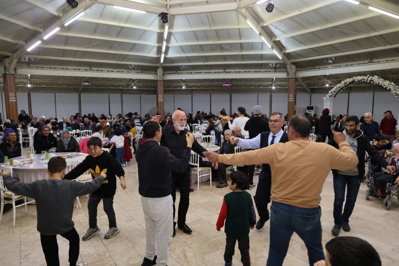 GEDİZ’DE ÖZEL VE GÜZEL İNSANLARLA AKŞAM YEMEĞİ