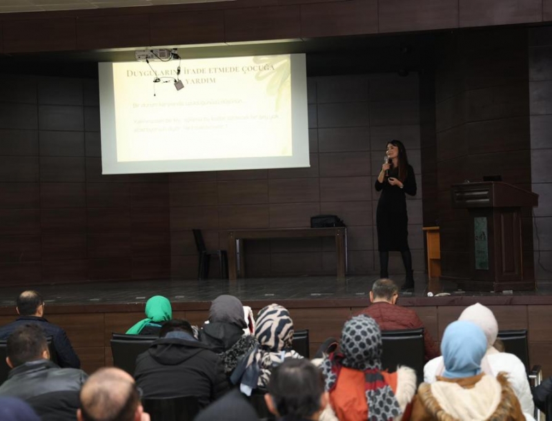 “AİLE ÇOCUK İLİŞKİLERİNDE BİLİNÇ” KONULU SEMİNER