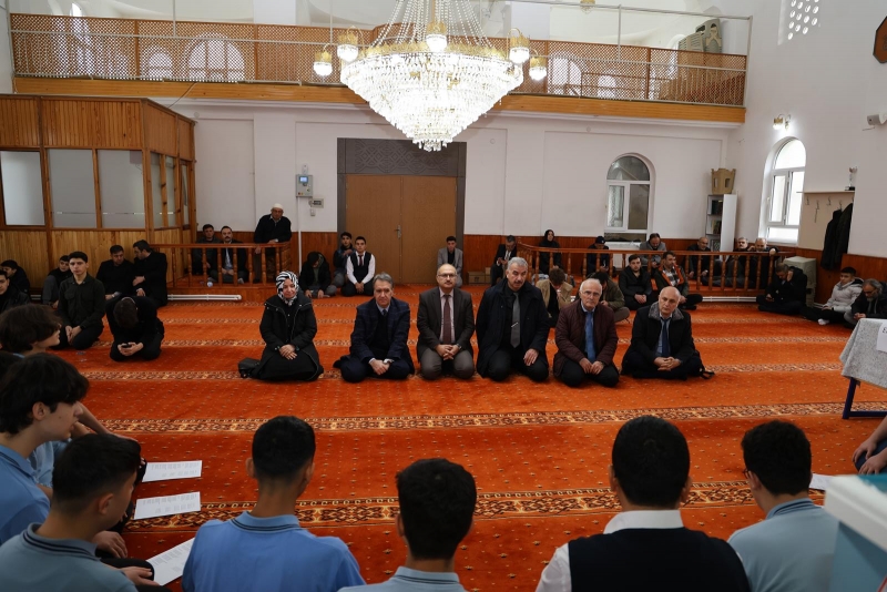 GEDİZ’DE GENÇ HATİPLER MİMBERDE HUTBE OKUMA YARIŞMASI DÜZENLENDİ