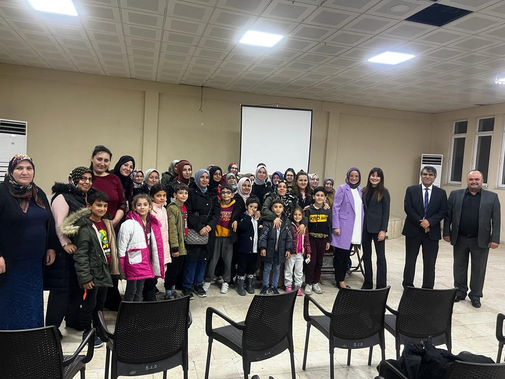 GEDİZ’DE “AİLE, ÇOCUK İLİŞKİLERİNDE BİLİNÇ” SEMİNERİ