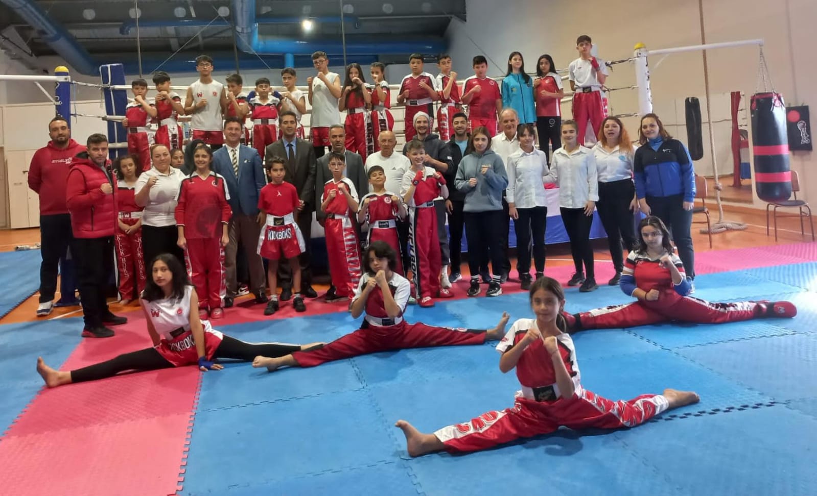 GEDİZLİ KİCK BOKS ÖĞRENCİLERİ TURNUVADAN DERECE İLE DÖNDÜ