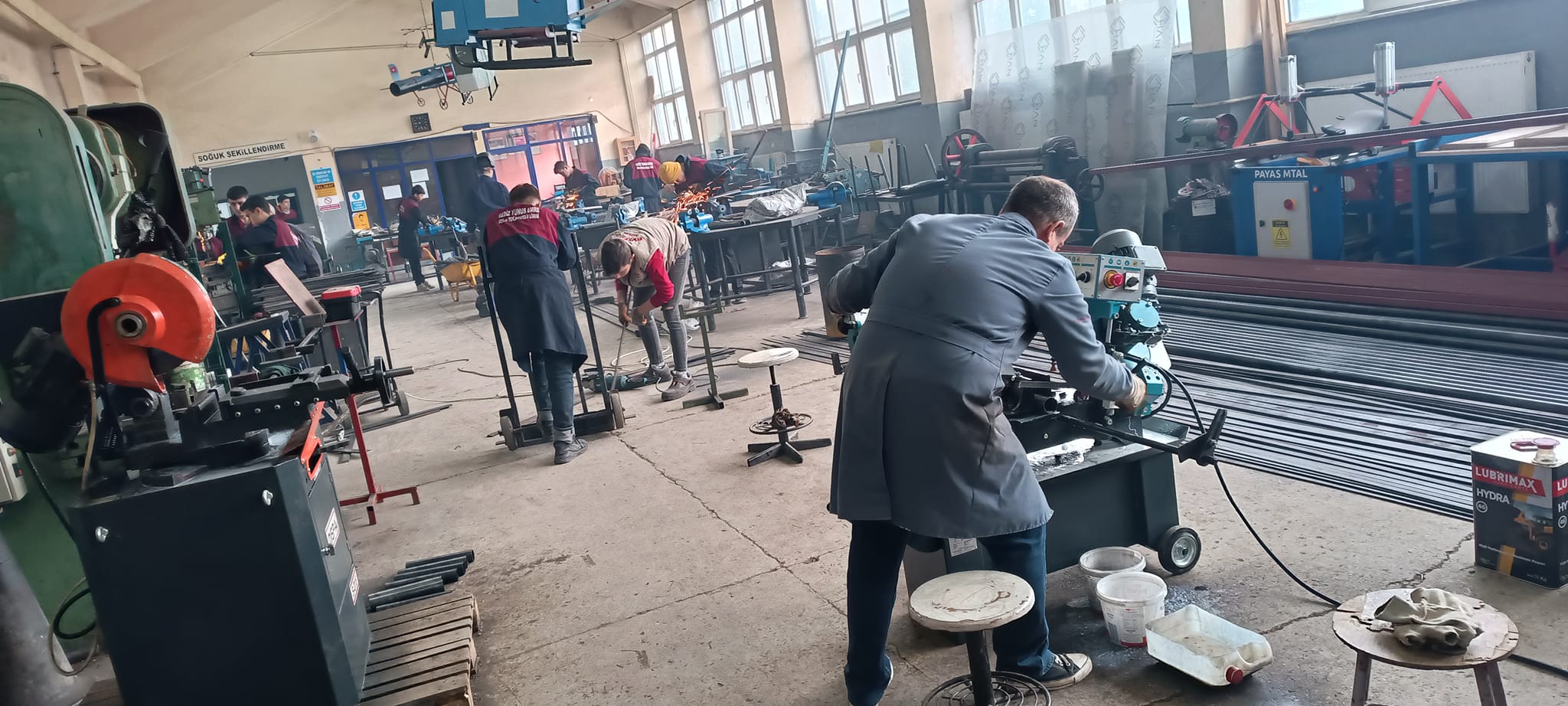 GEDİZ YUNUS EMRE PROJE MESLEKİ VE TEKNİK ANADOLU LİSESİNE YENİ MAKİNE KAZANDIRILDI
