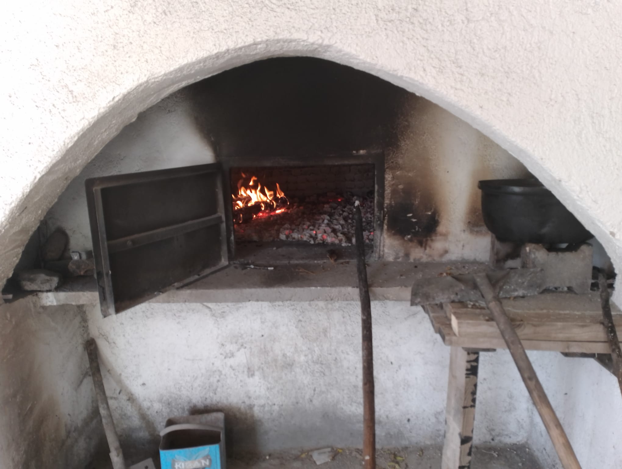 ESKİGEDİZ BELEDİYESİ MAHALLELERE HALKIN KULLANIMI İÇİN FIRINLAR YAPIYOR