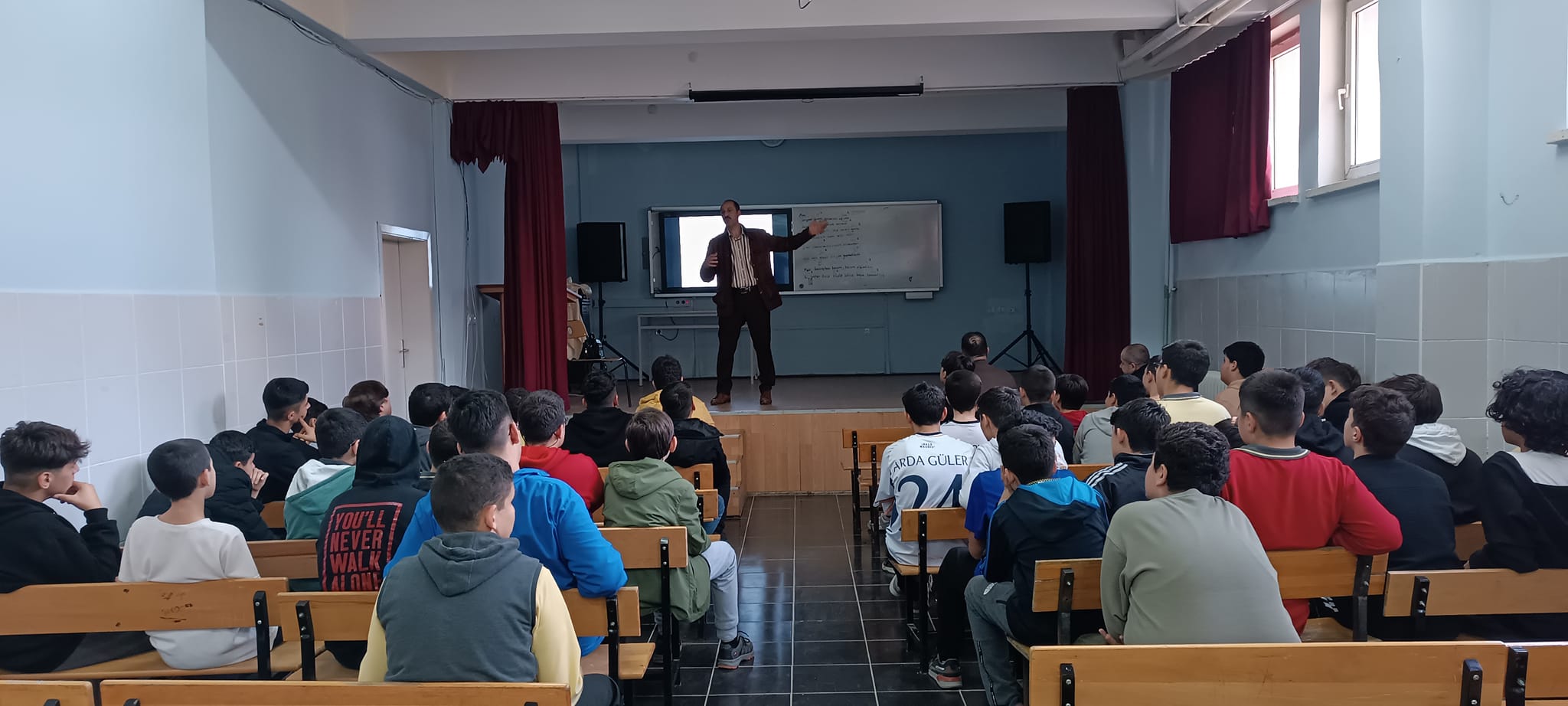 KÖY KÖY DOLAŞARAK OKULLARINI TANITIYORLAR