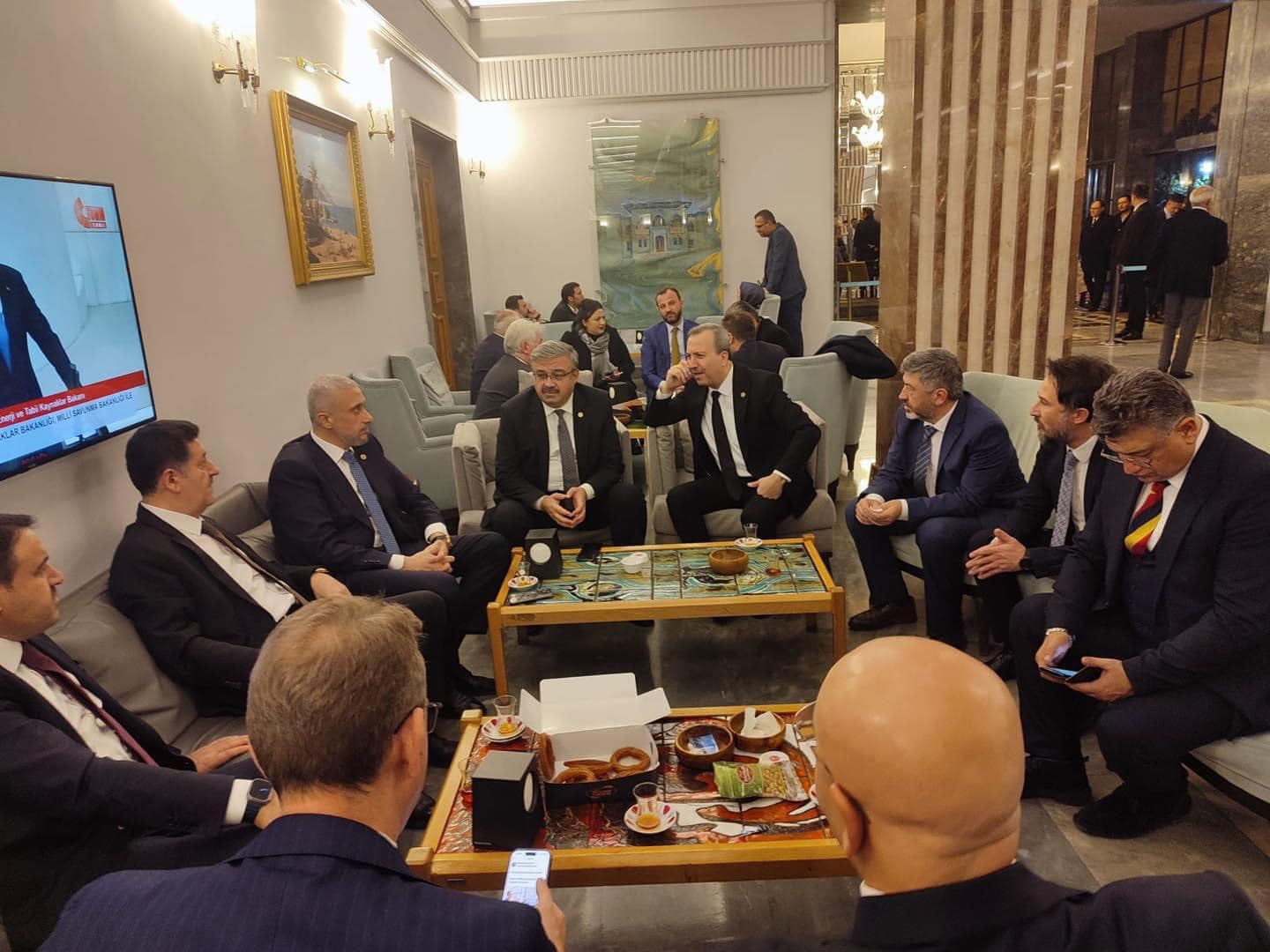 MECLİSTE GEDİZ TARHANASI VE HÖŞMERİMİ VEKİLLERE İKRAM EDİLDİ