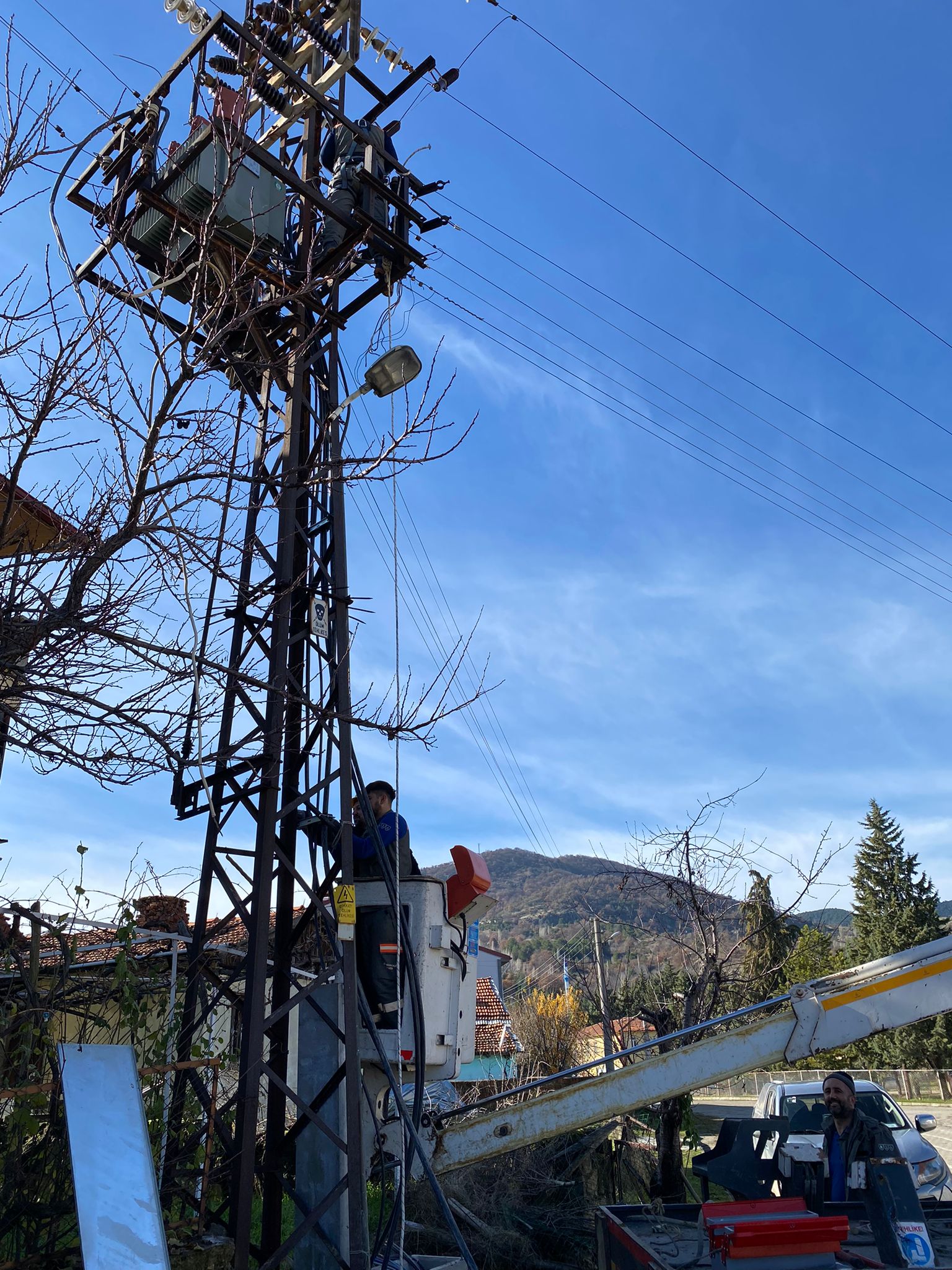 AKÇAALAN MAHALLESİNDE TRAFO DEĞİŞİMİ YAPILDI