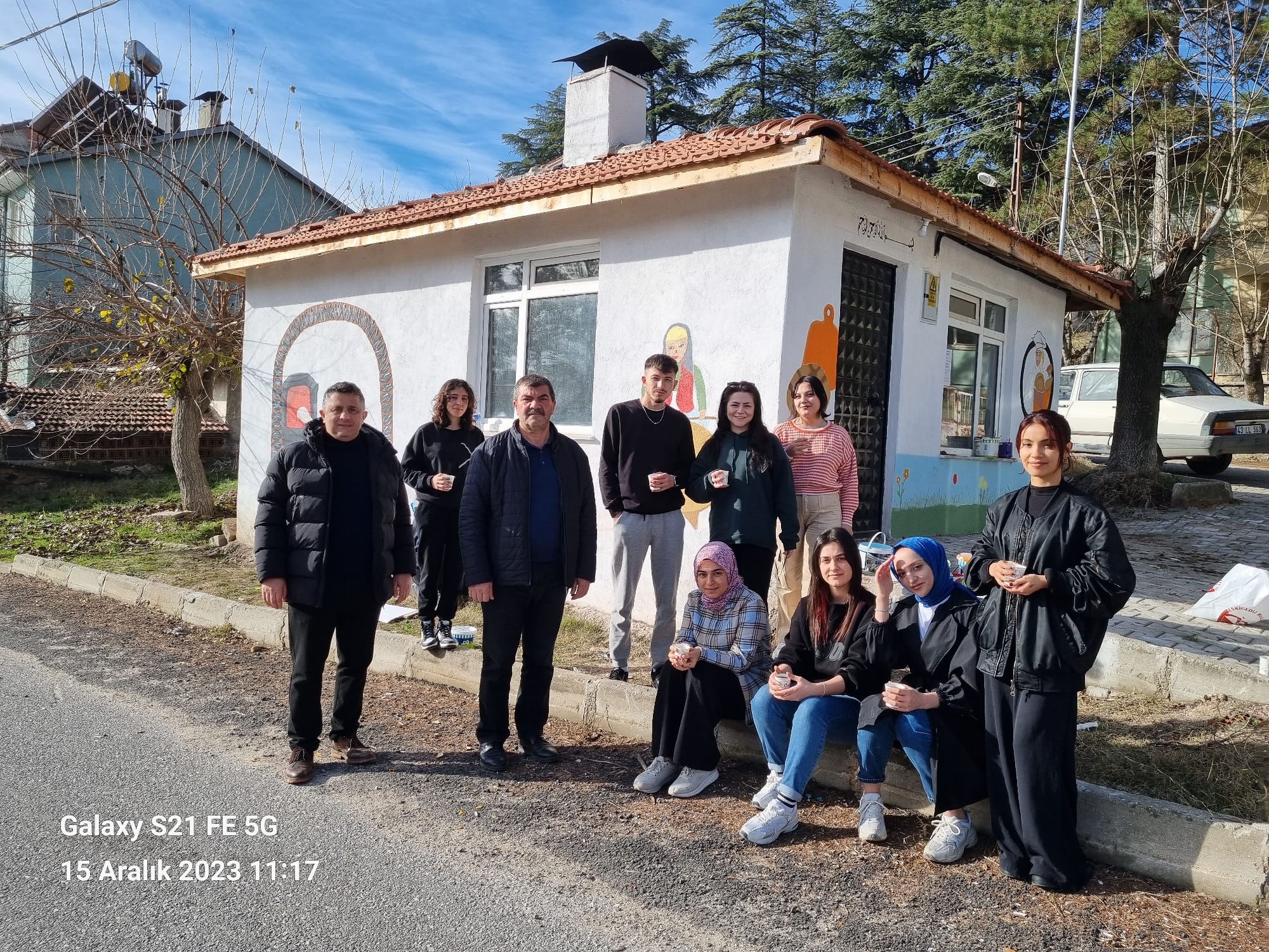 GEDİZ’DE ÜNİVERSİTE ÖĞRENCİLERİ MAHALLE FIRINLARINI SANAT ESERİNE DÖNÜŞTÜRDÜ