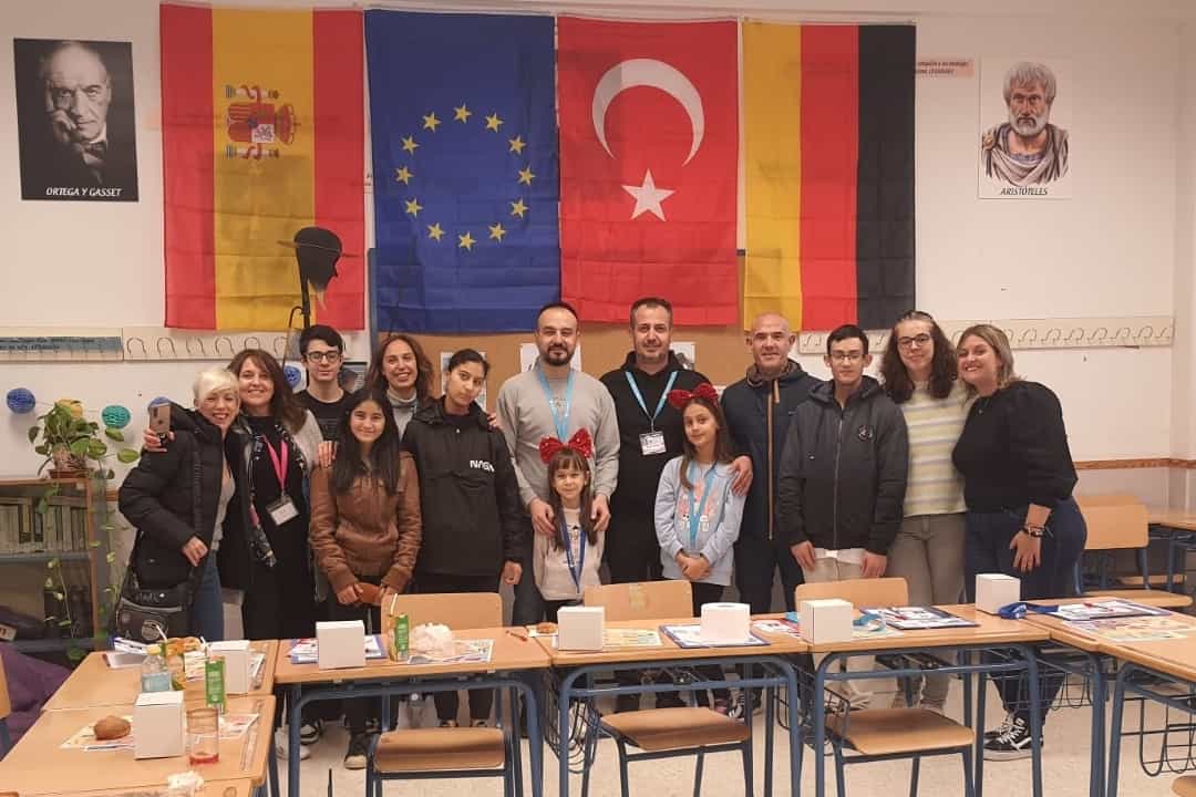 ALTINKENT ORTAOKULU ÖĞRETMEN VE ÖĞRENCİLERİ 3 ÜLKE ORTAKLI PROJE İÇİN İSPANYA’DA