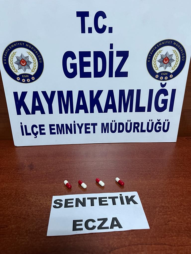 GEDİZ’DE HIRSIZLIK ŞÜPHELİSİNDEN UYUŞTURUCU ELE GEÇİRİLDİ