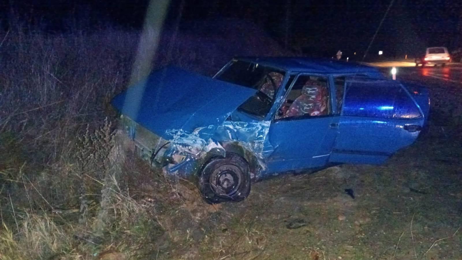 GEDİZ’DE KAZA; DOMUZA ÇARPAN ARAÇ KARŞIDAN GELEN ARAÇLA KAFA KAFAYA ÇARPIŞTI!