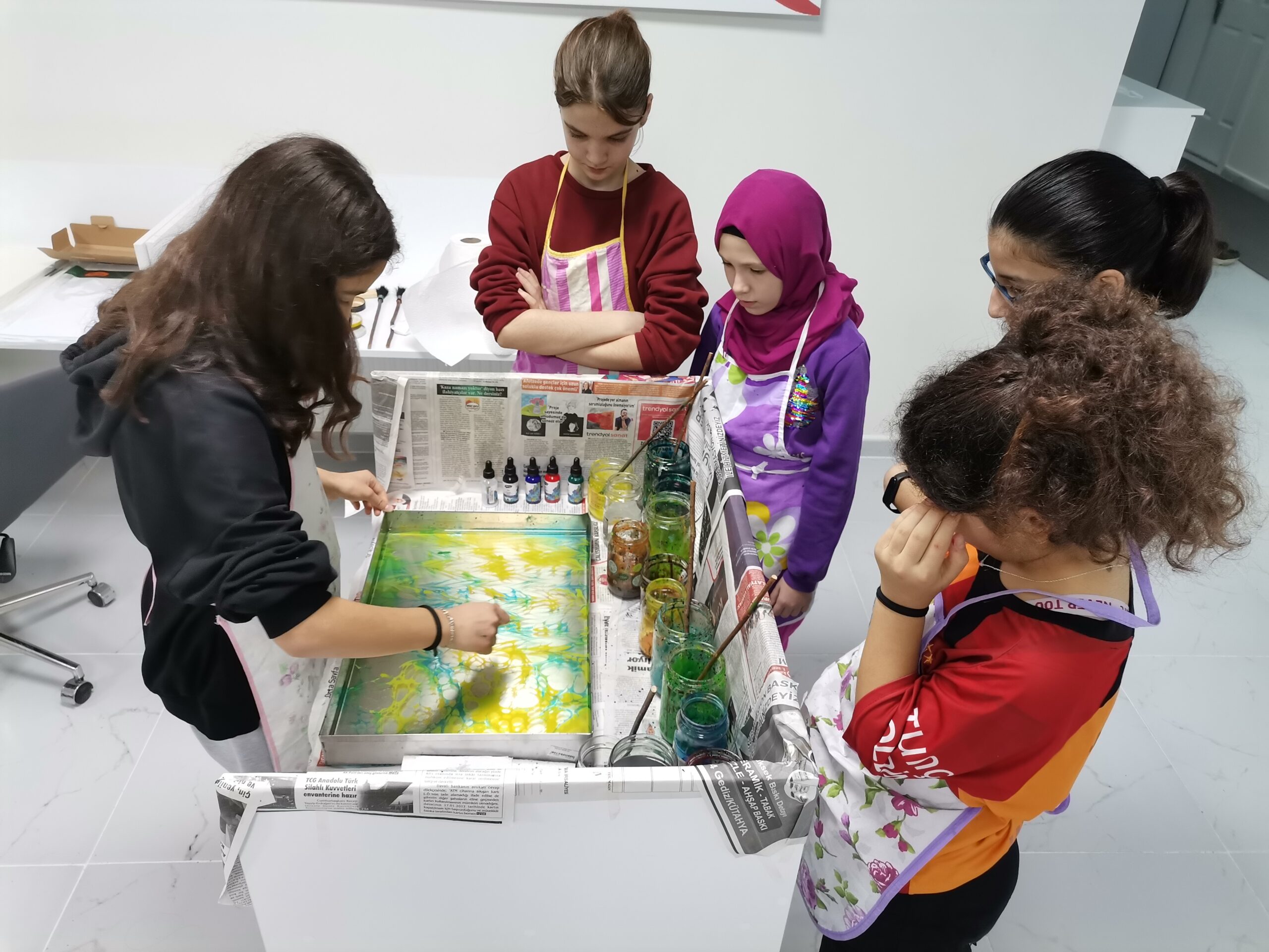 GEDİZ’DE EBRU SANATI KURSU VERİLİYOR